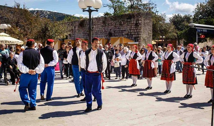 Nastopi folklora 0